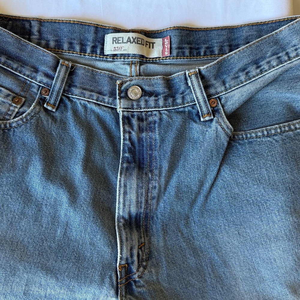 Levi's Classic Blue Denim Shorts - Picture 3 of 4